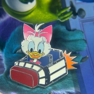 🚀Disney Daisy Duck Vintage Space Mountain Pin